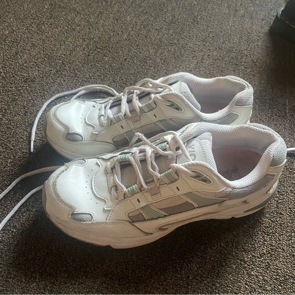 Vionic “Dad” Sneaker